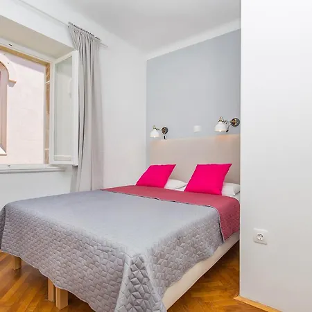Dox Apartment